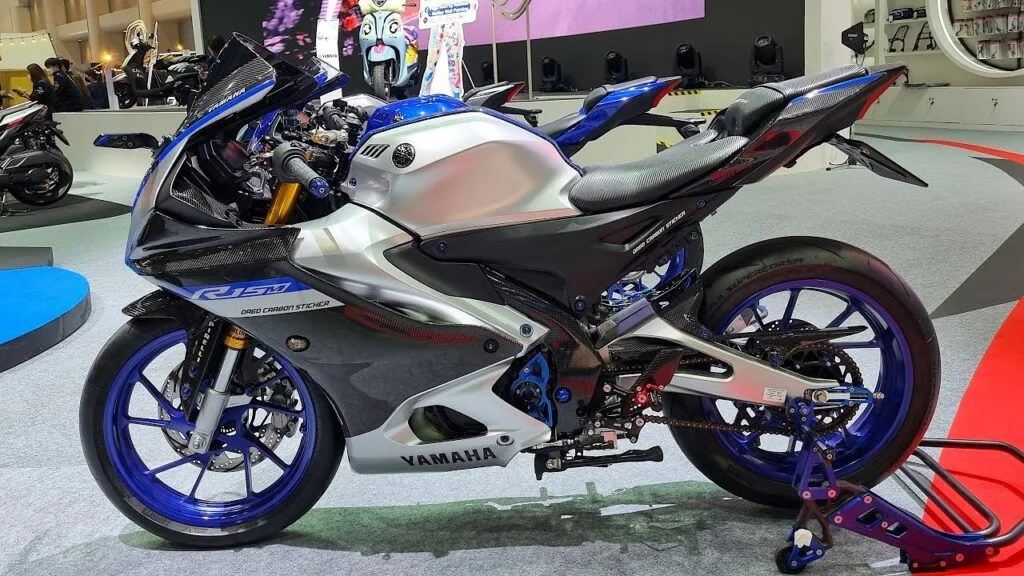 Yamaha R15 M Carbon Edition